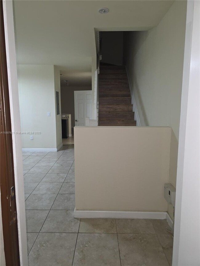 Building Photo - 528 SE 32nd Ave