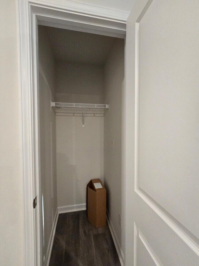 Building Photo - 162 Wall St