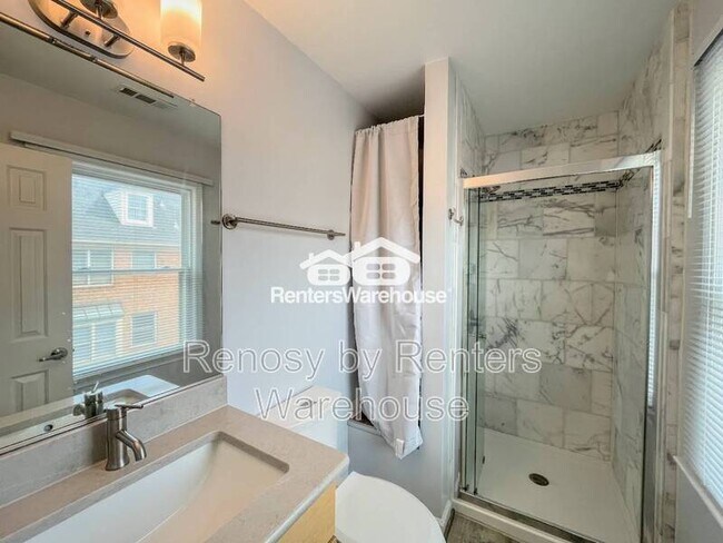 Building Photo - 527 W 20th St