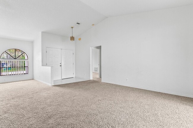 Building Photo - Annual ** 4 Bed / 3 Bath Single Family Hom...