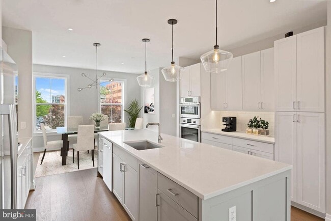 Building Photo - 203 Montgomery St