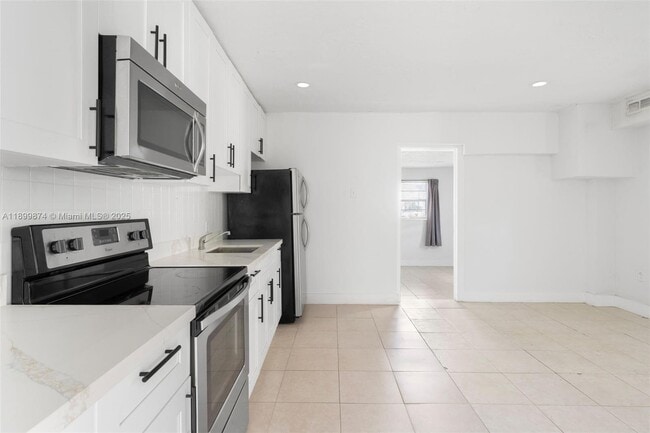 Building Photo - 308 NW 2nd Ave