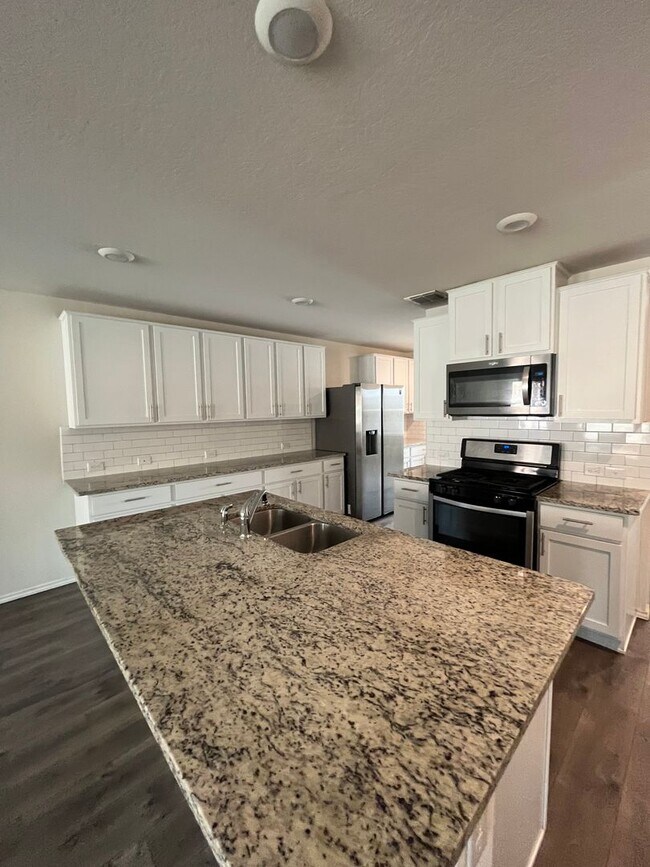 Building Photo - 6218 Tadpole Bluff