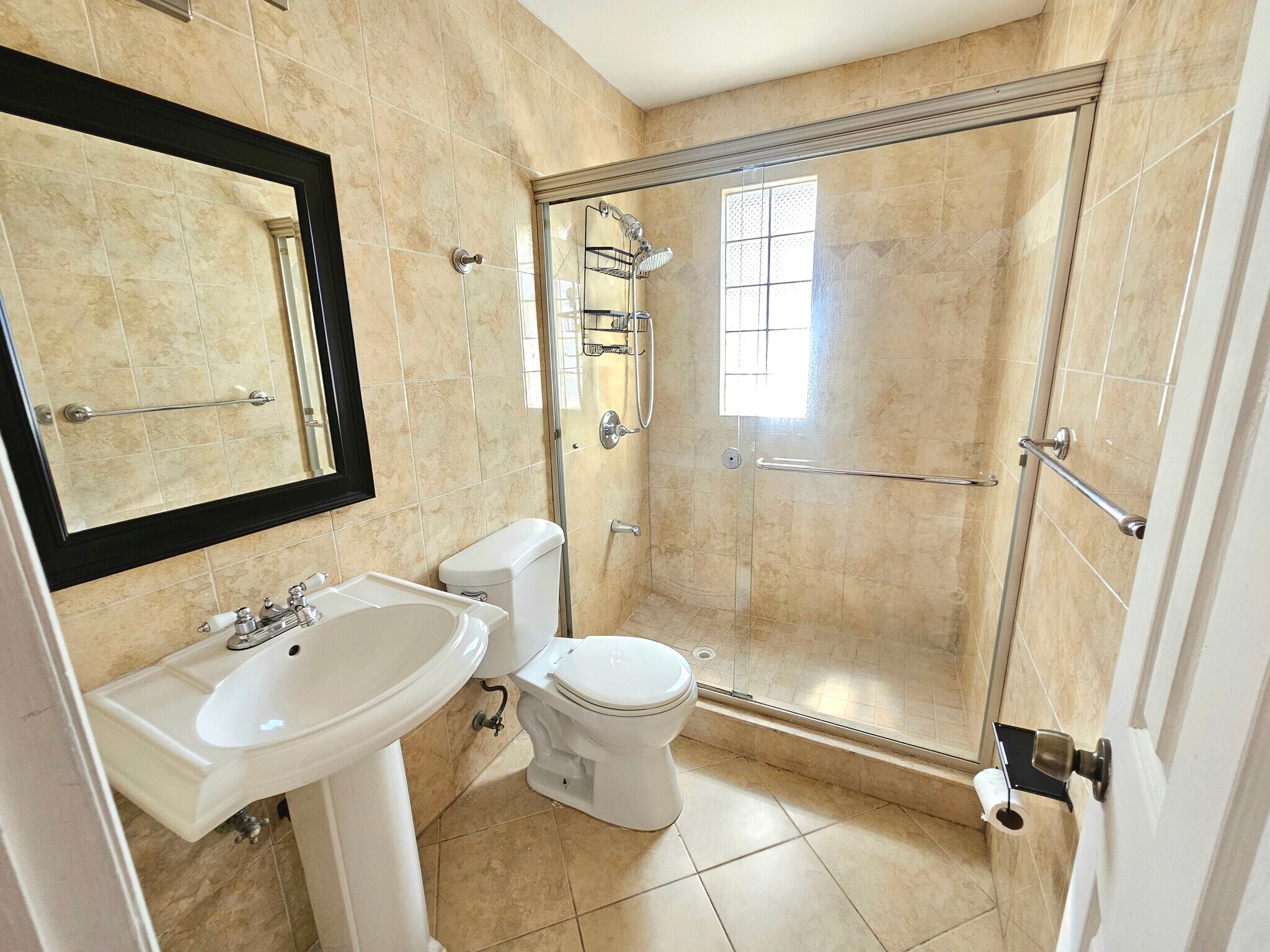 Building Photo - 811 N B St