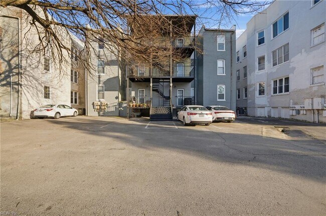 Building Photo - 1015 Colonial Ave