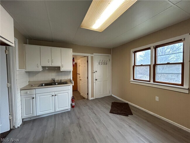 Building Photo - 3448 E 69th St