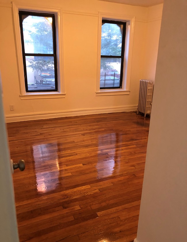 Building Photo - Amazing 2 Bedroom in Sunnyside, Queens