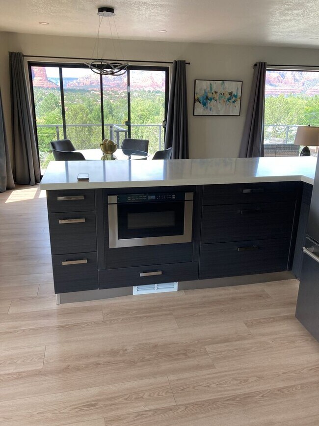 Building Photo - Spectacular, Panoramic Red Rock Views in West Sedona