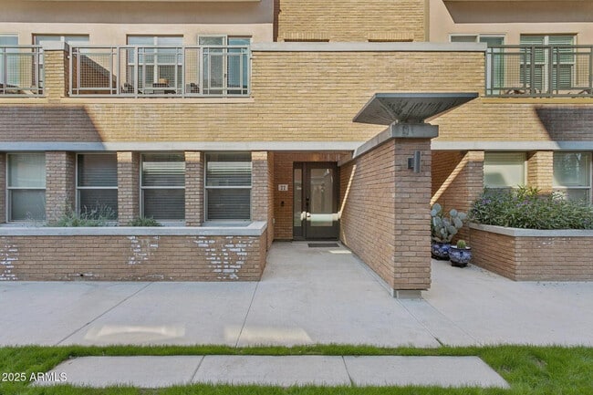 Building Photo - 1400 E Bethany Home Rd