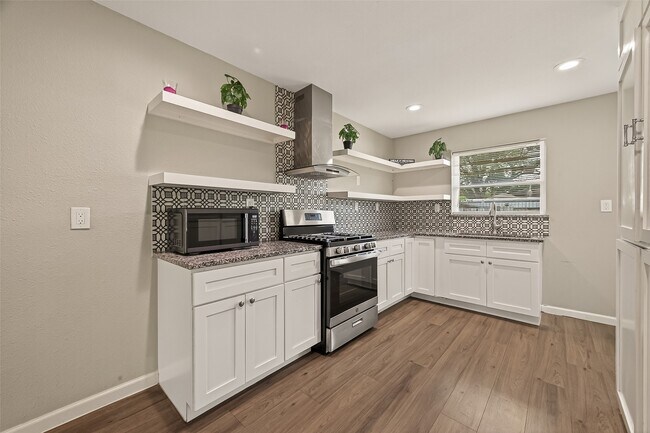 Building Photo - 5613 Dorothy Ann Dr