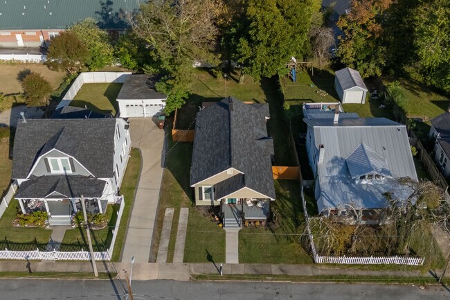 Building Photo - 808 Carrick St