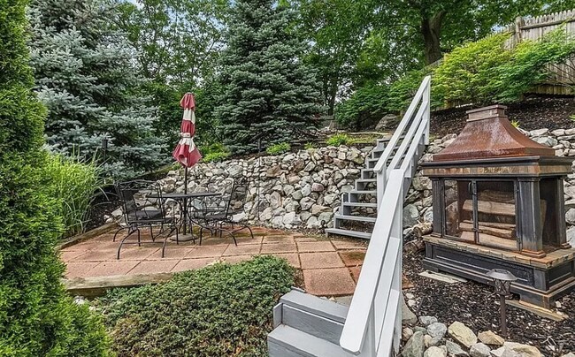 Building Photo - 51 Granville Ave