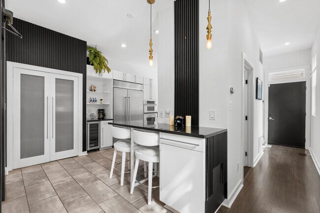 Building Photo - 4 Bedroom / 3 Bathroom Modern Contemporary...
