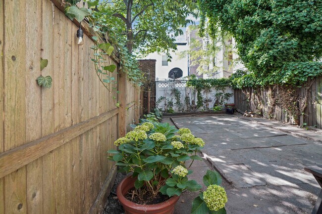 Building Photo - 16 Rutland Rd