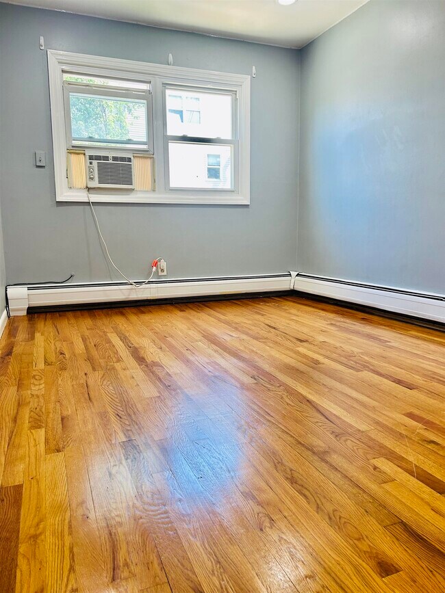 Building Photo - 648 Liberty Ave