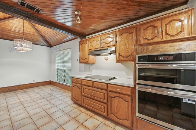 Building Photo - 217 Elder Oak Dr