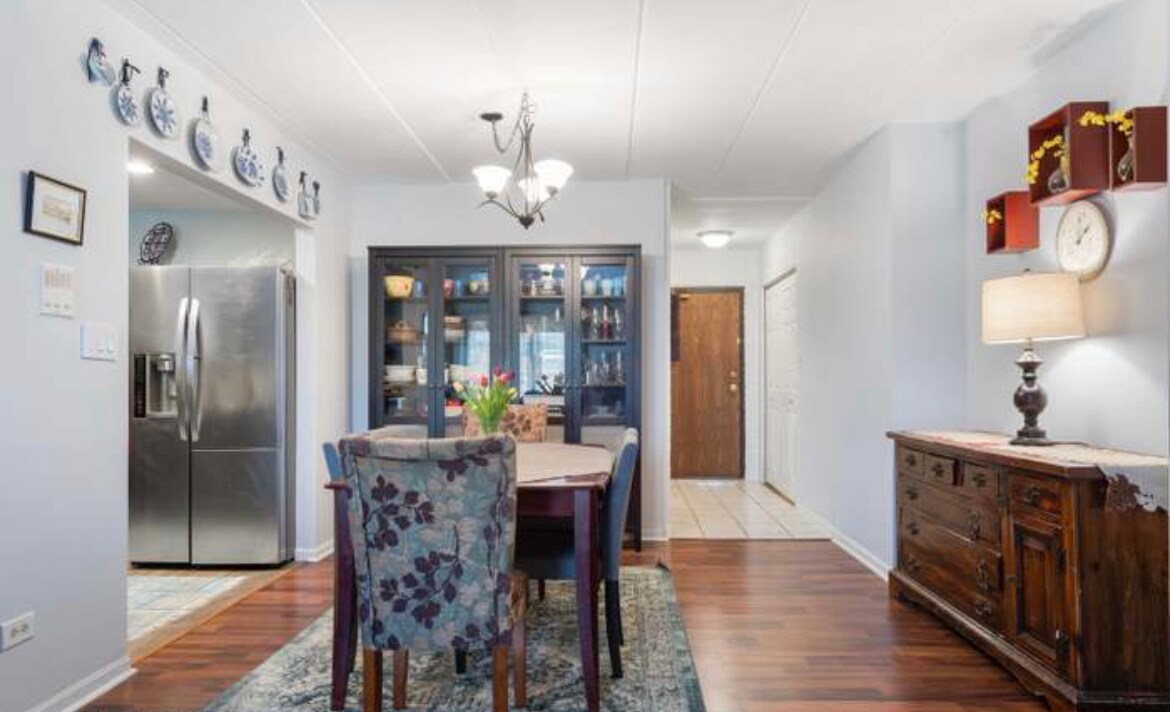 Building Photo - 138 E Bailey Rd