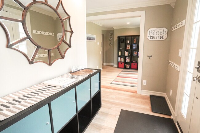 Building Photo - 48 Fales Ave