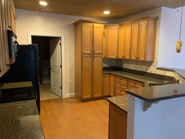 Building Photo - 1329 Tulip Ct