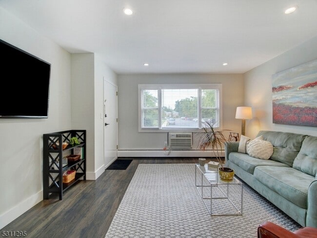 Building Photo - 43 Conforti Ave