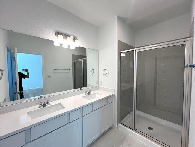 Building Photo - 302 Elm Br Trl