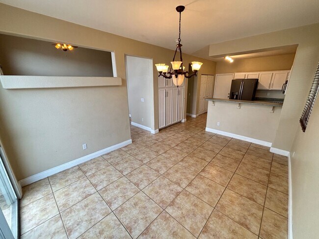 Building Photo - Modern 3Bed/3Bath Two Story Home located i...
