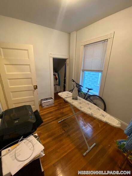 Building Photo - 10 Sachem St