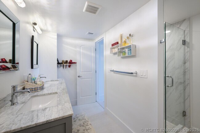 Building Photo - 3589 S Ocean Blvd
