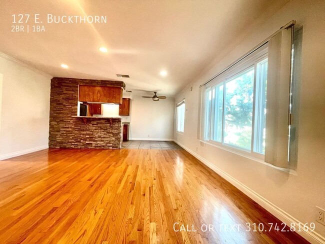 Building Photo - 127 E. Buckthorn-