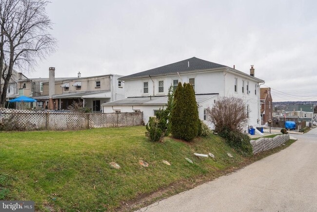 Building Photo - 420 Prospect Ave