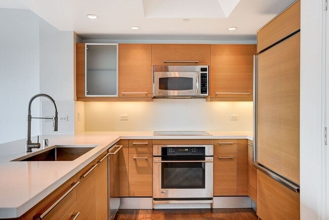 Building Photo - Turnberry Towers 2705W-City/Golf Course Views from this Stunning 1Bd/1.5Ba Residence