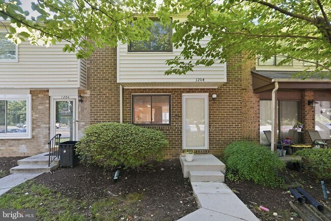 Building Photo - 1204 Brethour Ct