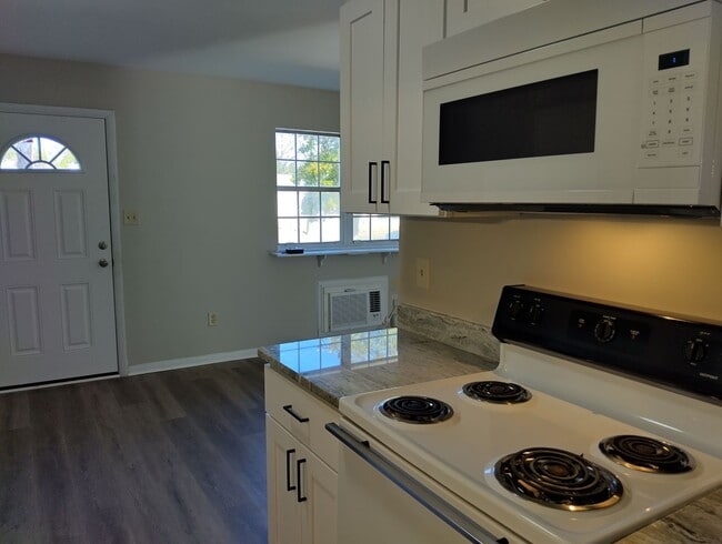 Building Photo - 7604 Bellehaven Dr