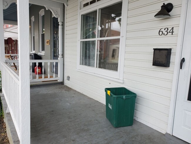 Building Photo - 632-634 Second St.