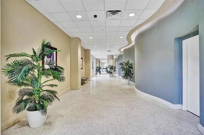 Building Photo - 4001S S Ocean Dr