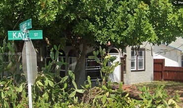 Building Photo - 739 Kaye St