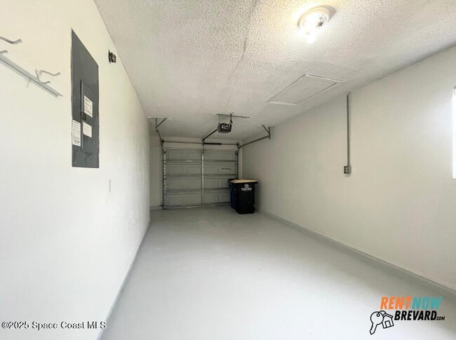Building Photo - 601 7 Gables Cir SE
