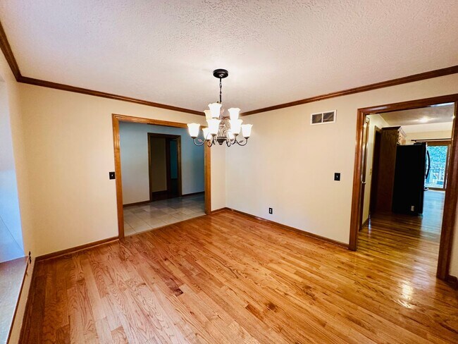 Building Photo - {13040} Spacious Cherry Creek Home + First...