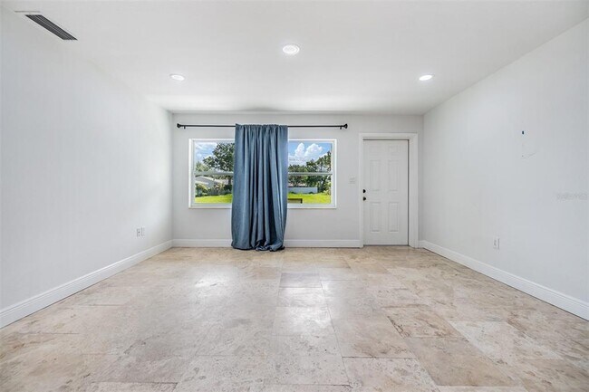 Building Photo - 954 Dumont Dr