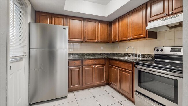 Building Photo - 626 SW 14th Ave