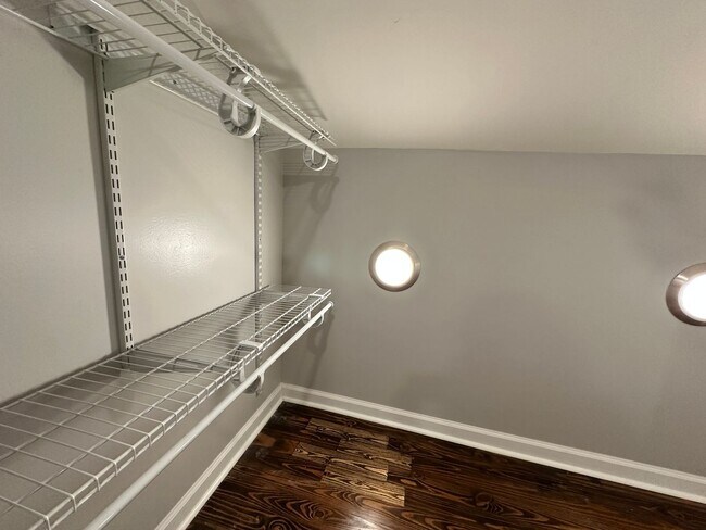 Building Photo - MPG387-389