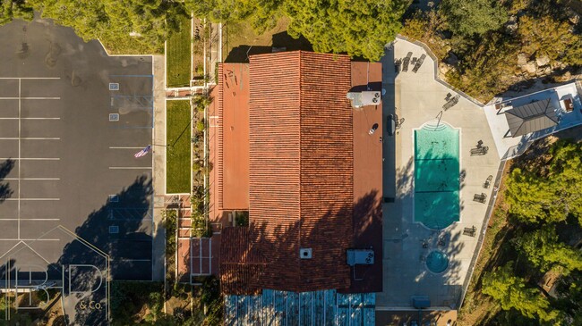 Building Photo - 55+ Senior Community~ 2 bed/2 bath with Am...