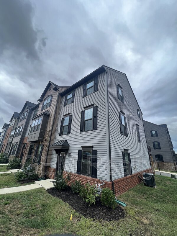 Building Photo - 1101 Rampart Dr