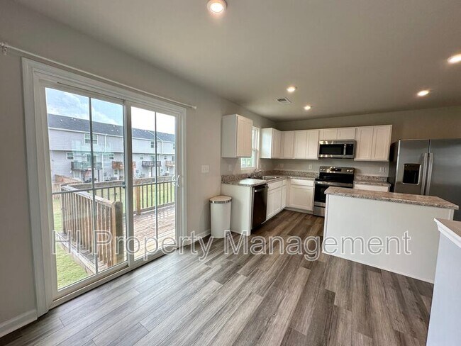 Building Photo - 11 High Pne Trl