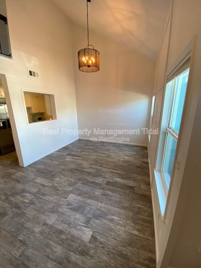 Building Photo - 430 Falling Ln