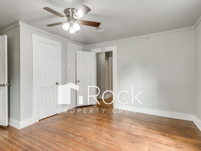 Building Photo - Updated Cozy 2 Bed 1 Bath Home in Guthrie ...