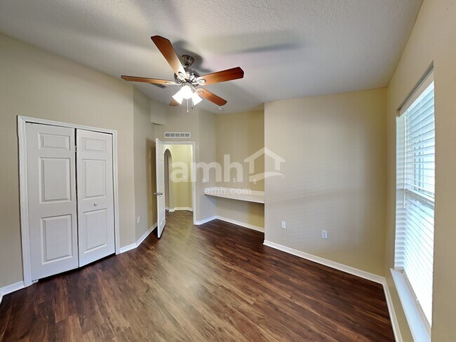 Building Photo - 194 Velveteen Place