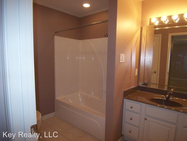 Building Photo - 2 br, 2 bath House - 549-G Versailles Blvd