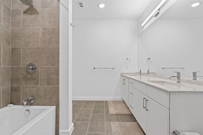 Building Photo - 900 S 1st St