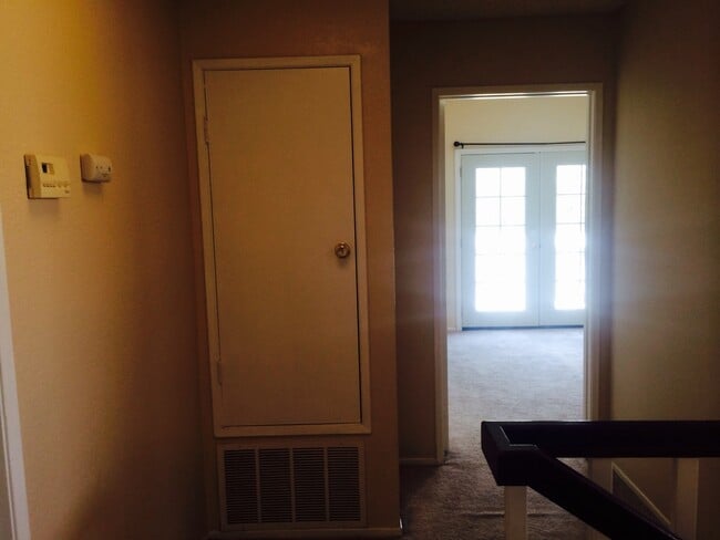 Building Photo - !! JUST REMODELED HOME AVAILABLE TODAYYY !!